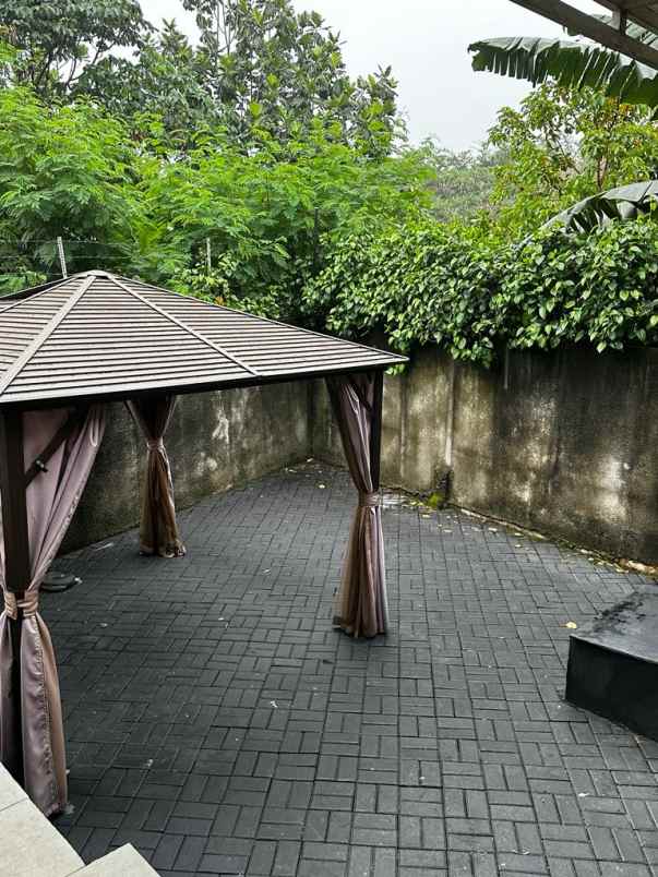 dijual rumah jalan raya pancoran mas