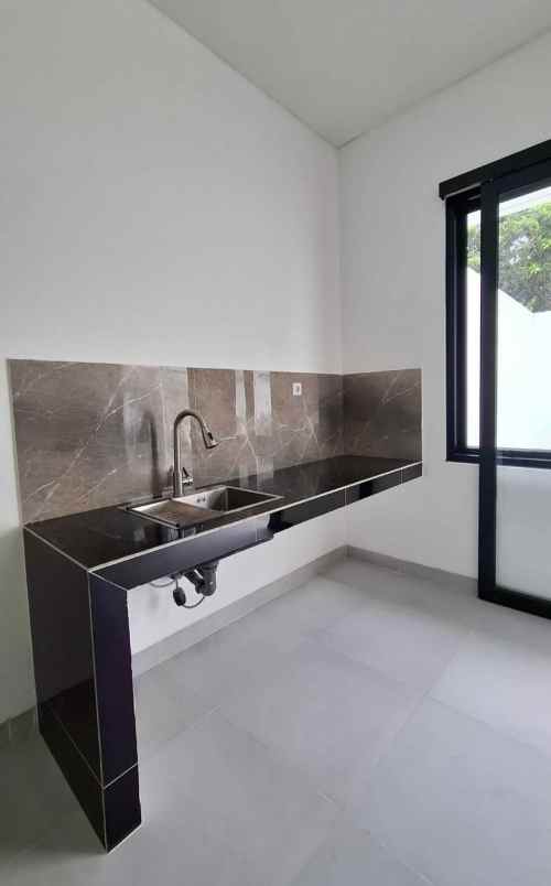 dijual rumah jalan raya pondok cabe