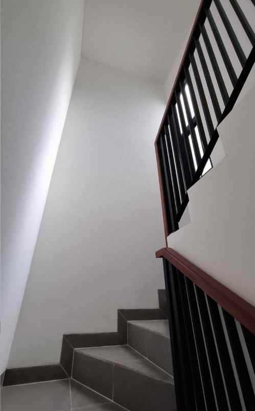 dijual rumah jalan raya pondok cabe