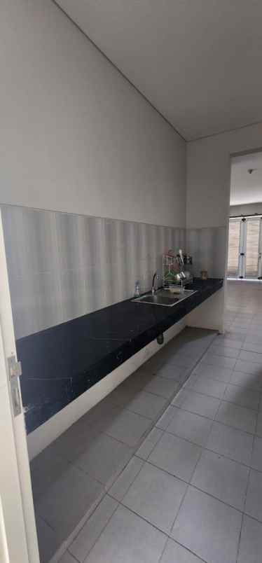 dijual rumah jalan royal residence