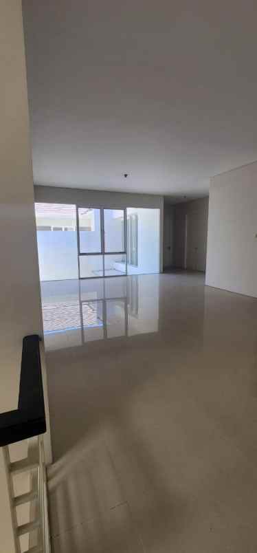 dijual rumah jalan royal residence