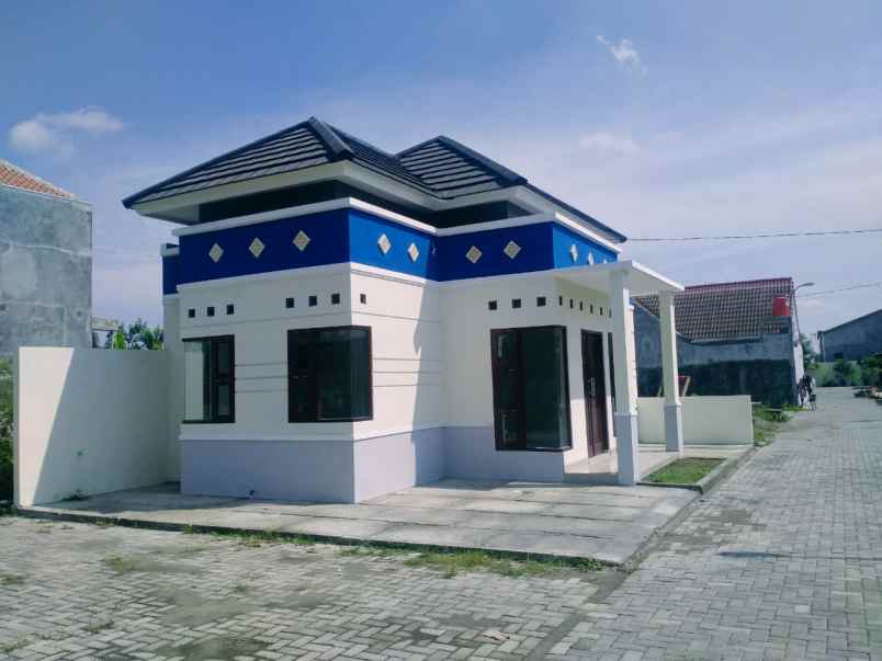 dijual rumah jalan sorogenen
