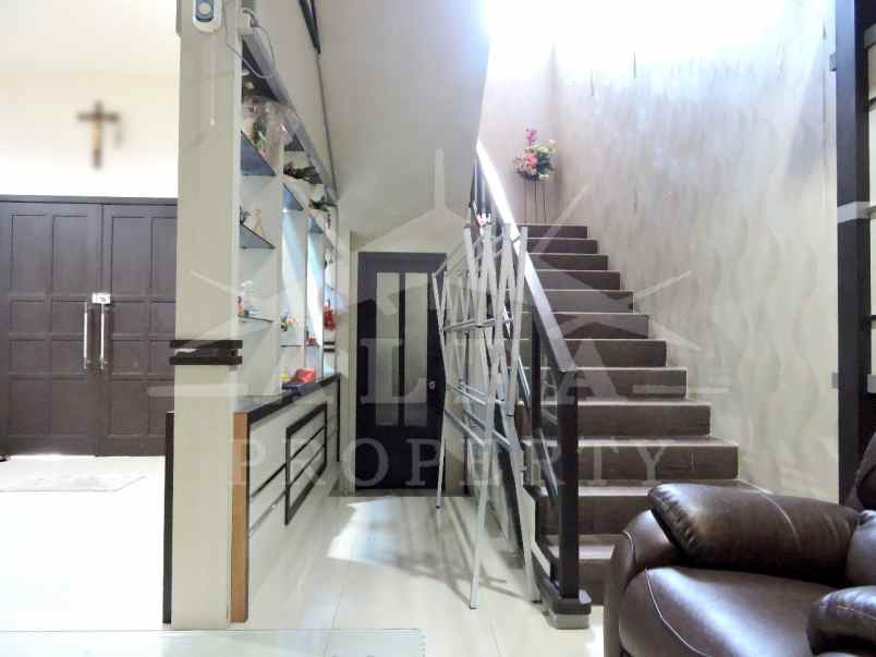 dijual rumah jalan surya