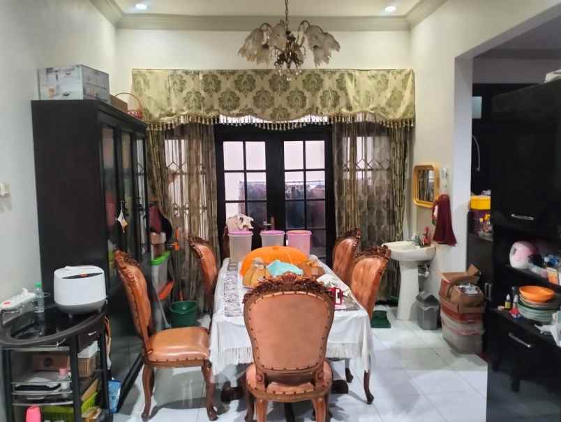 dijual rumah jalan taman pondok indah