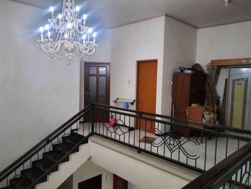 dijual rumah jalan taman pondok indah