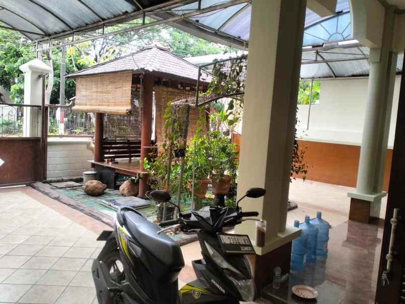 dijual rumah jalan taman pondok indah