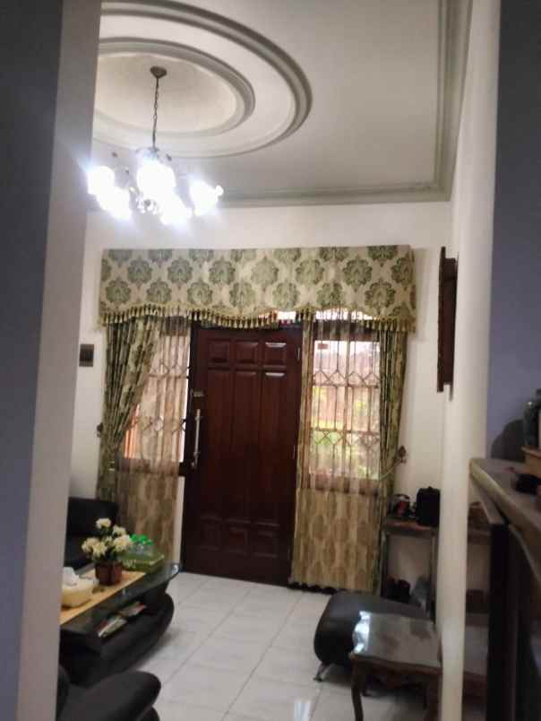 dijual rumah jalan taman pondok indah