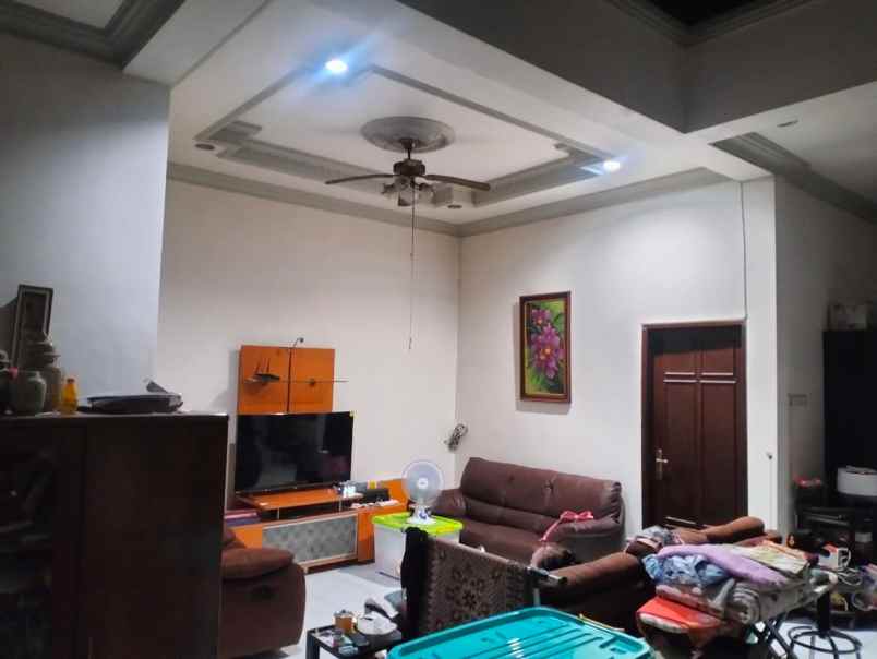 dijual rumah jalan taman pondok indah