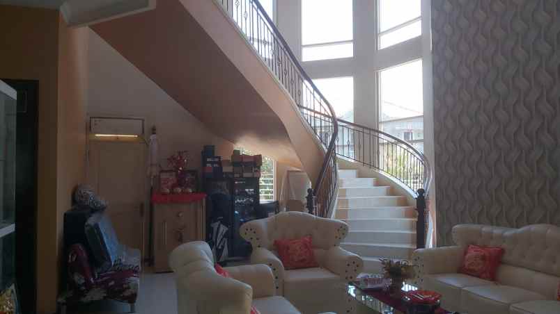 dijual rumah jalan villa sentra raya