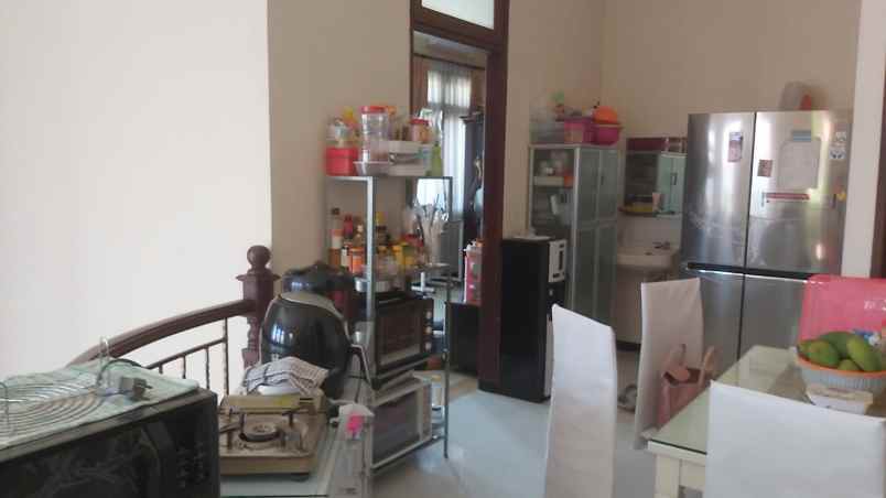 dijual rumah jalan villa sentra raya