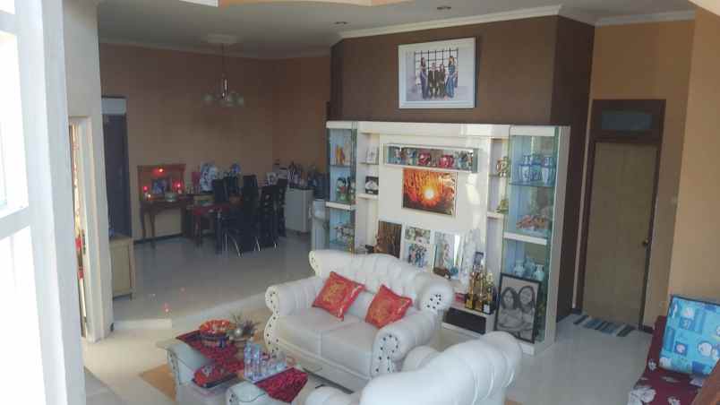 dijual rumah jalan villa sentra raya