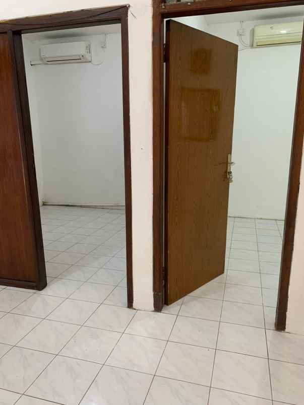 dijual rumah jalan wijaya kusuma 2 no 12