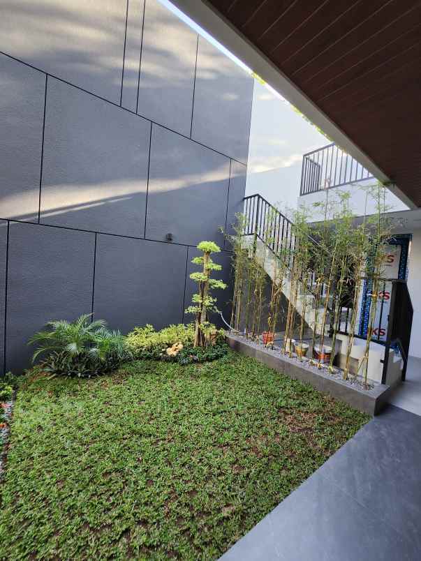 dijual rumah jaln bukit golf