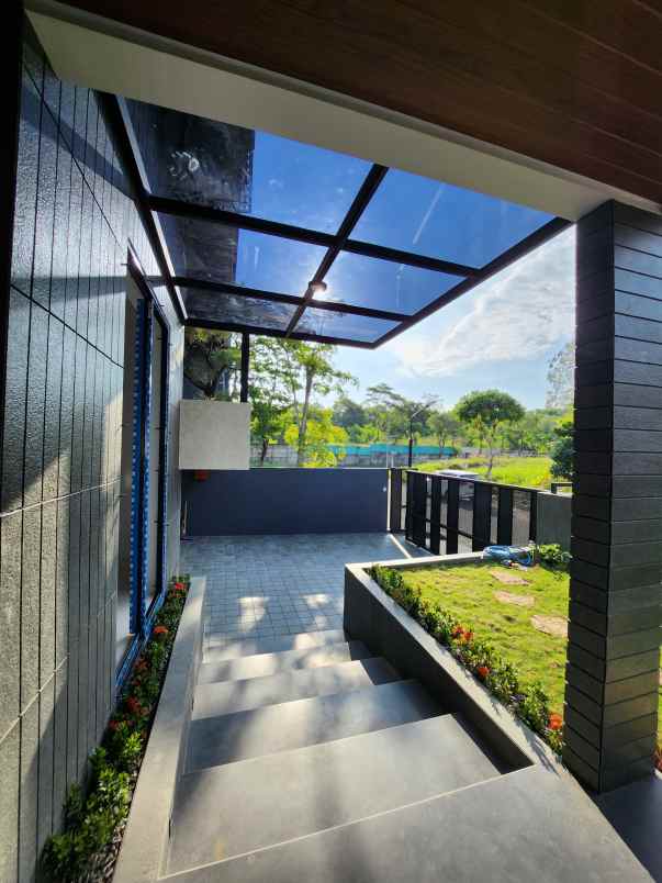 dijual rumah jaln bukit golf