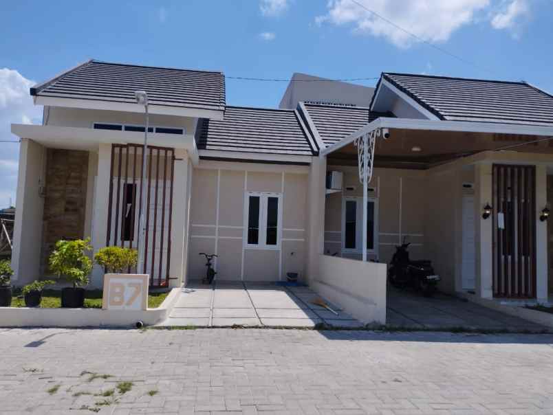 dijual rumah jambidan