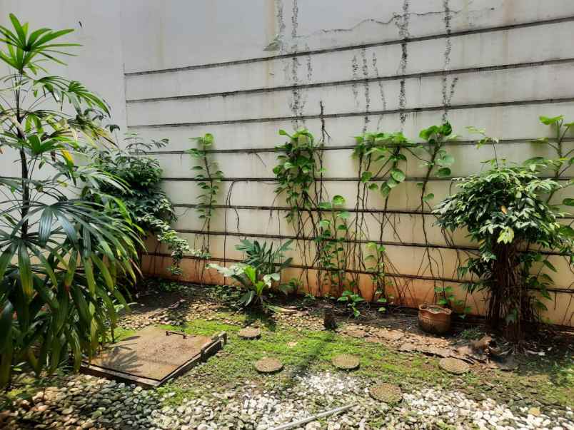 dijual rumah janur elok