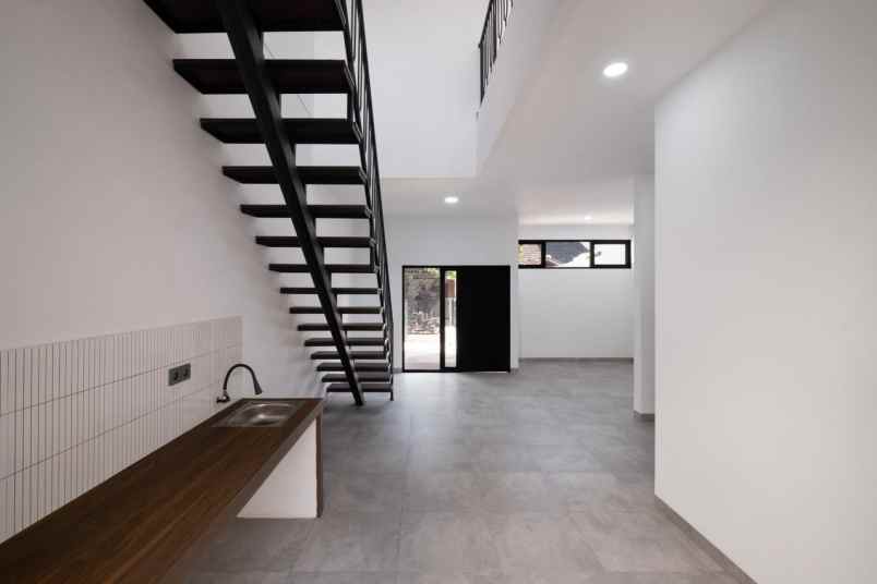 dijual rumah jl antapani bandung