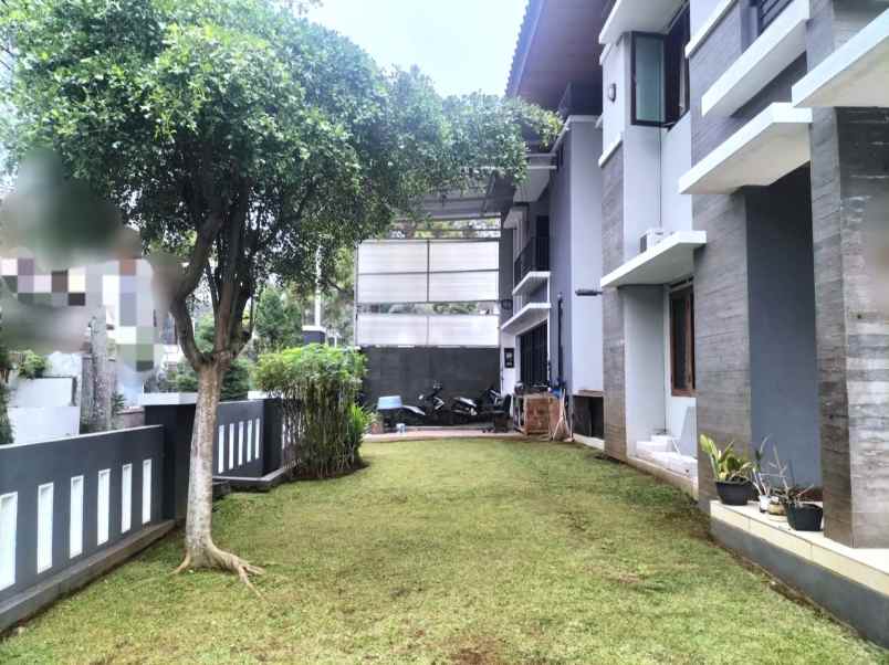 dijual rumah jl awiligar
