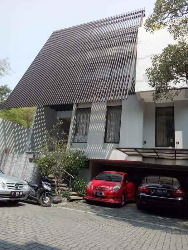 dijual rumah jl bangka