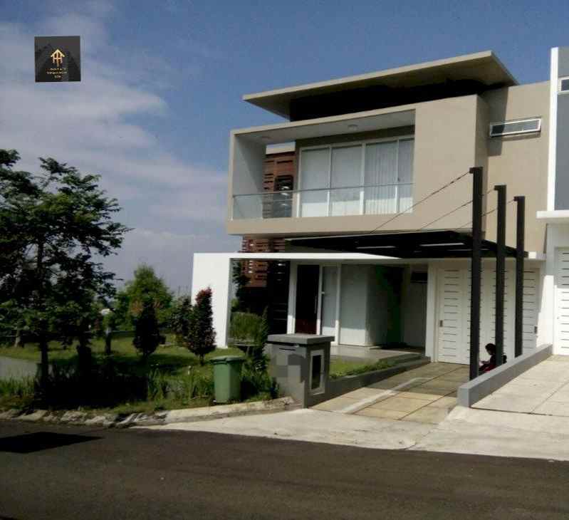 dijual rumah jl green hill dago ciumbuleuit