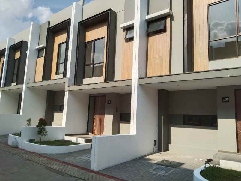 dijual rumah jl gunung batu