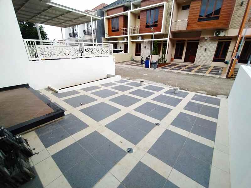 dijual rumah jl h kocen kalimulya