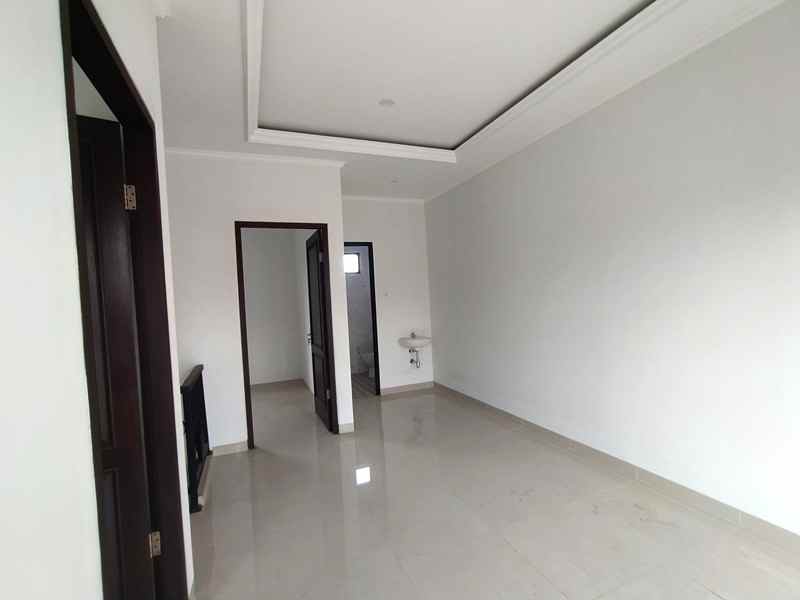 dijual rumah jl h kocen kalimulya