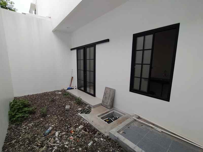 dijual rumah jl h kocen kalimulya