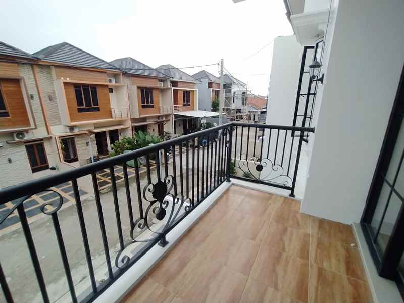 dijual rumah jl h kocen kalimulya