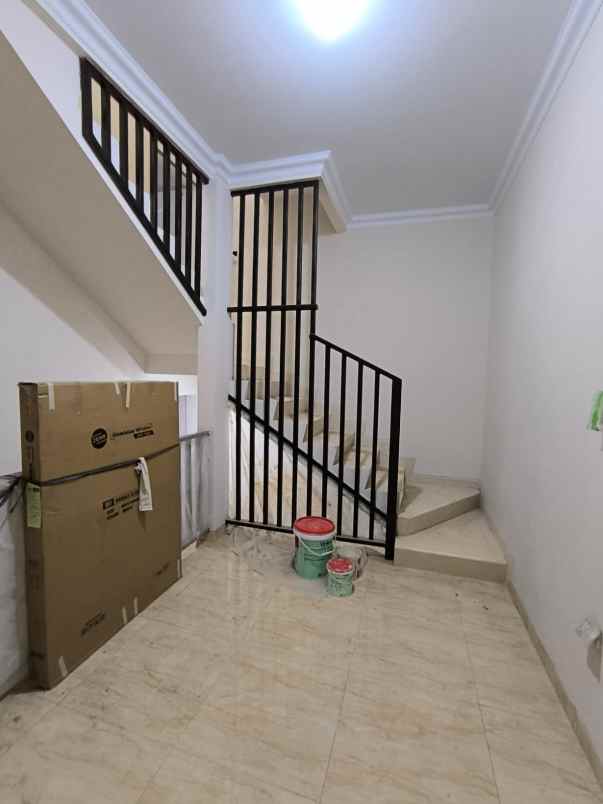 dijual rumah jl ikan rawamangun jakarta