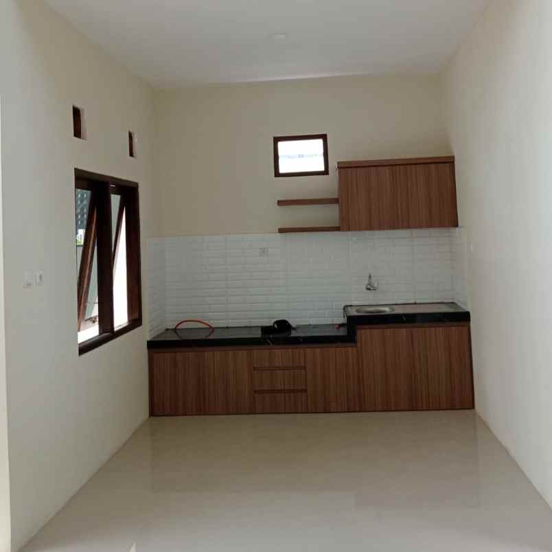 dijual rumah jl kaliurang km 10