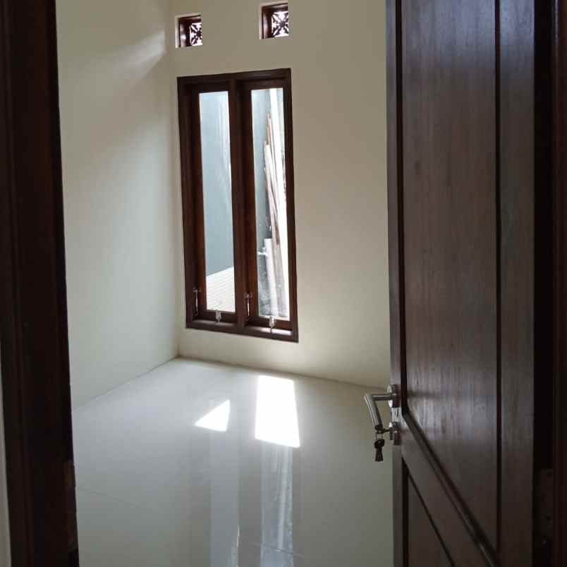 dijual rumah jl kaliurang km 10