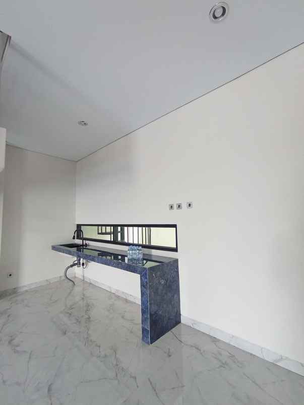 dijual rumah jl karangjati gedongan