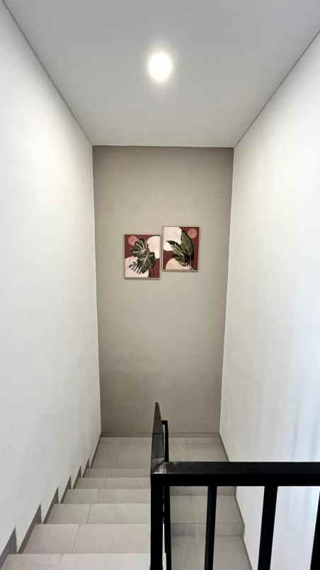 dijual rumah jl kemang pratama raya