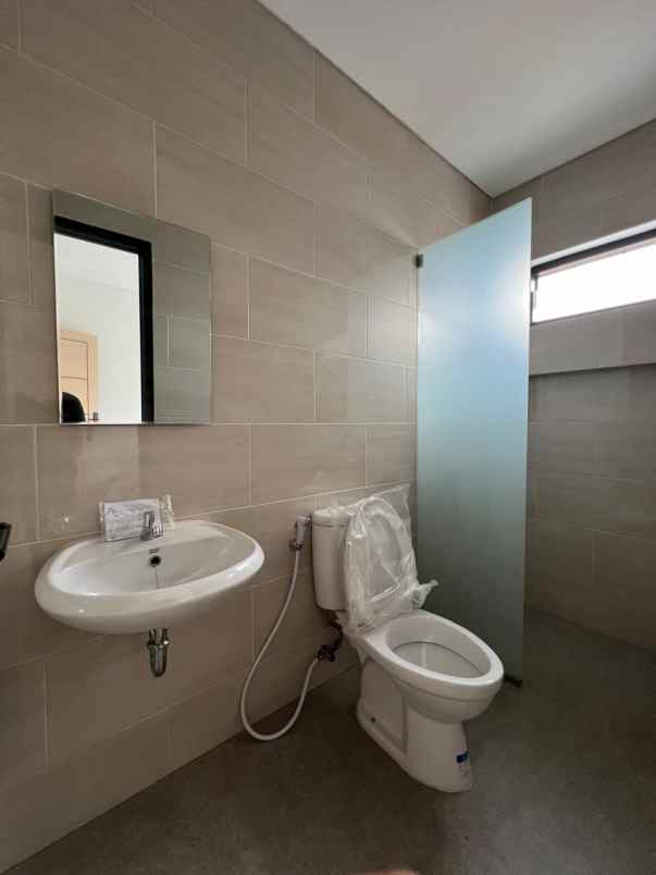 dijual rumah jl kemang pratama raya