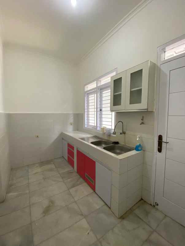 dijual rumah jl kp dukuh kramat jati