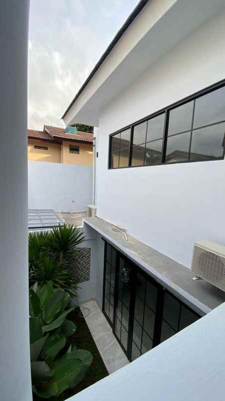 dijual rumah jl mega cinere cinere