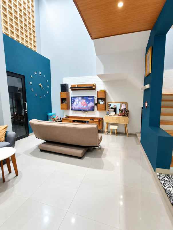 dijual rumah jl neptunus rancabolang