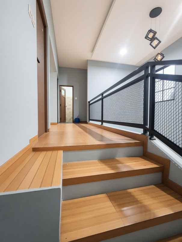 dijual rumah jl neptunus rancabolang