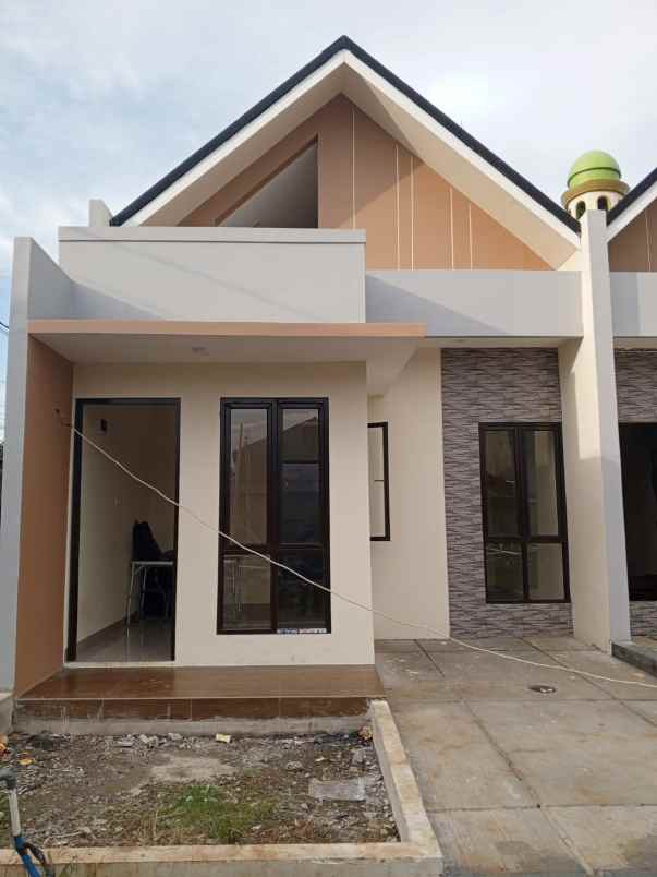 dijual rumah jl poris cipondoh