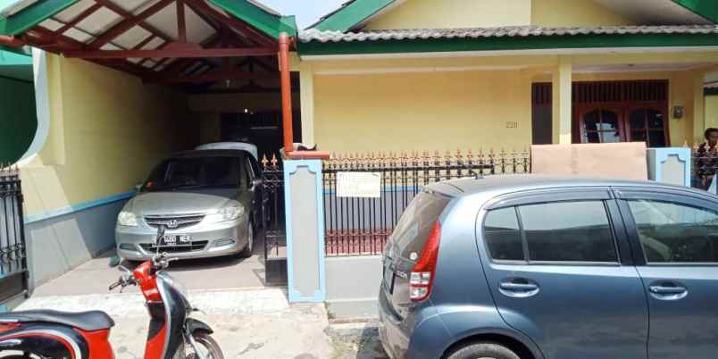 dijual rumah jl puncak 1 blok c20 no