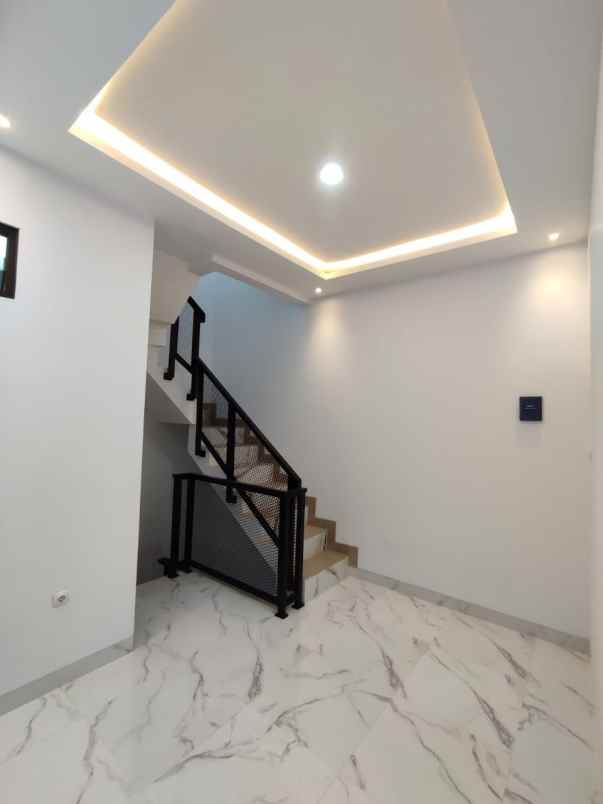 dijual rumah jl rawamangun jakarta timur