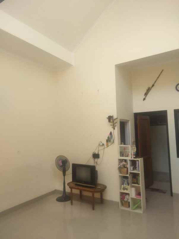 dijual rumah jl raya arco dekat duren