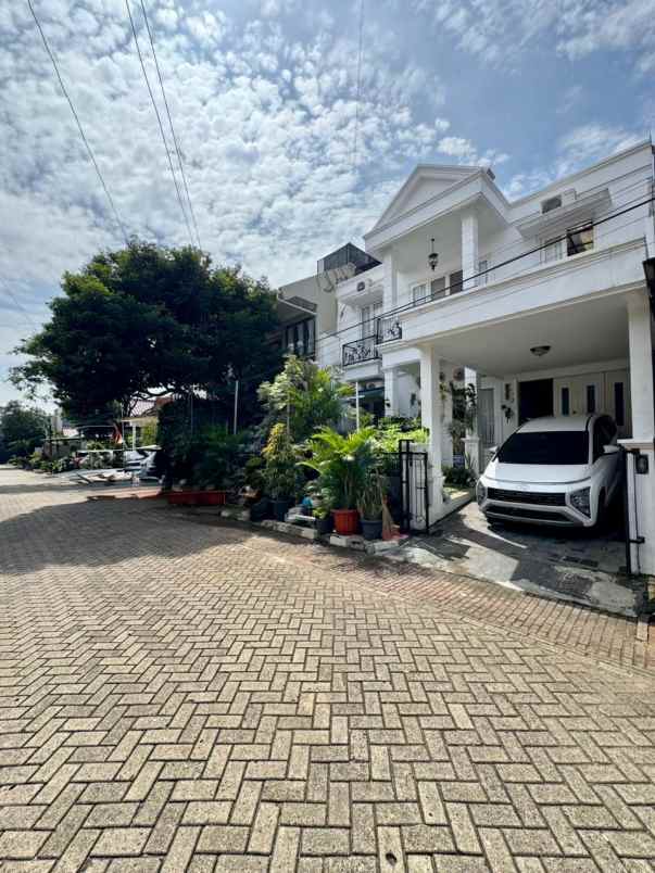 dijual rumah jl raya cireundeu