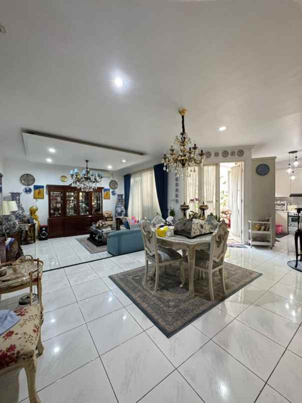 dijual rumah jl raya cireundeu