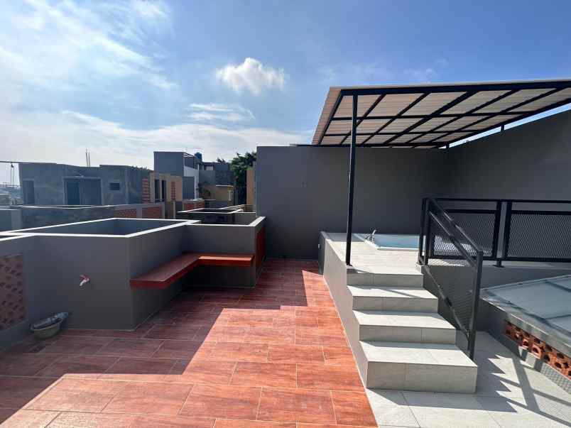 dijual rumah jl raya jagakarsa