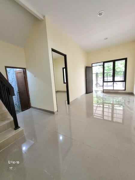 dijual rumah jl raya melati mas