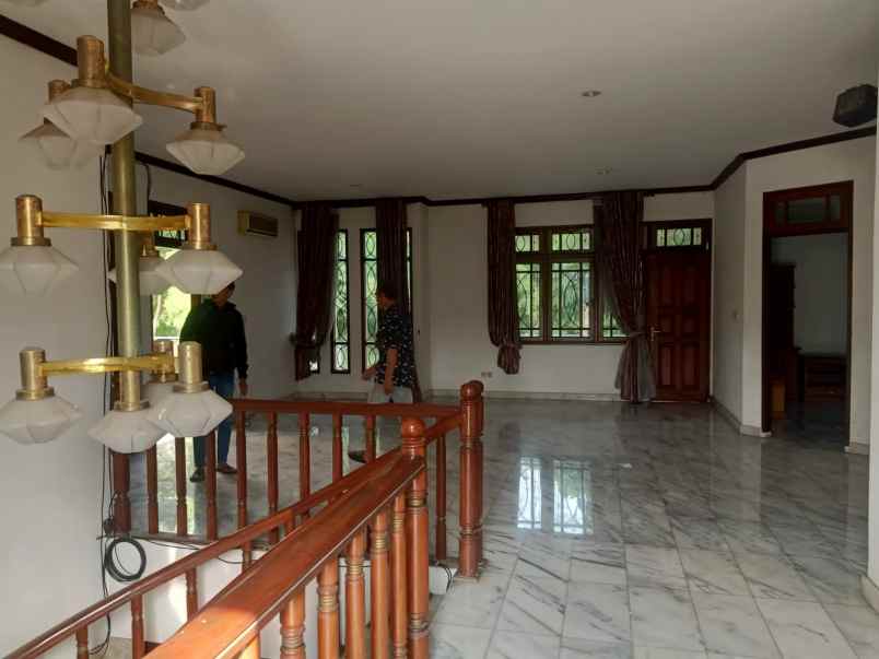 dijual rumah jl raya penggilingan