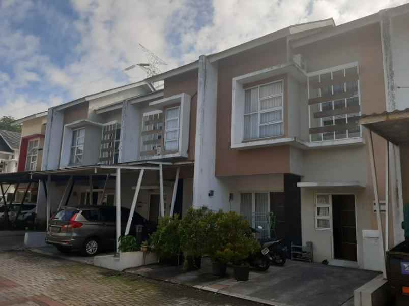 dijual rumah jl raya pondok aren