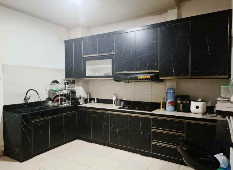 dijual rumah jl raya sholeh iskandar